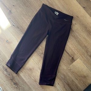 SAUCONY Plum Cropped Leggings L